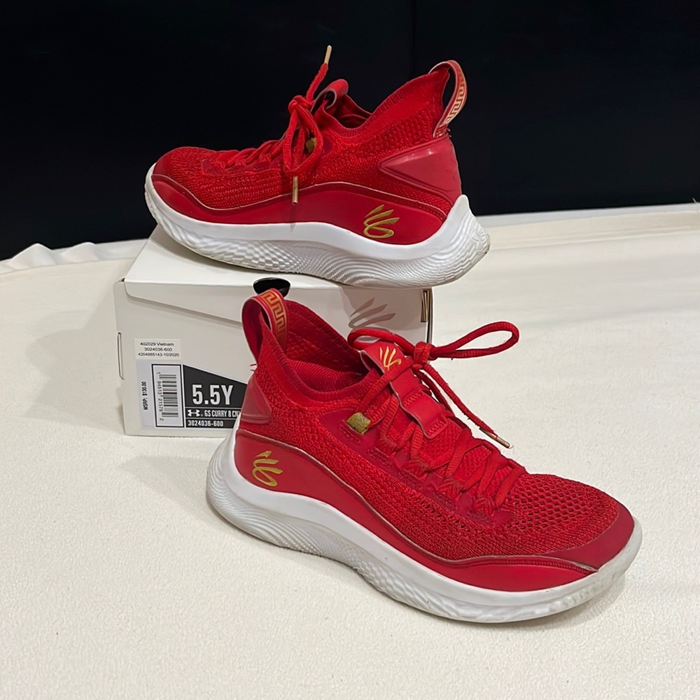 Youth 5.5 Red GS Curry 8 shoe